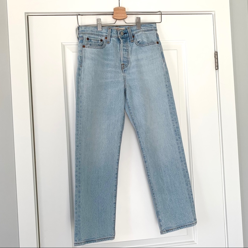Levis Wedgie Straight Jeans